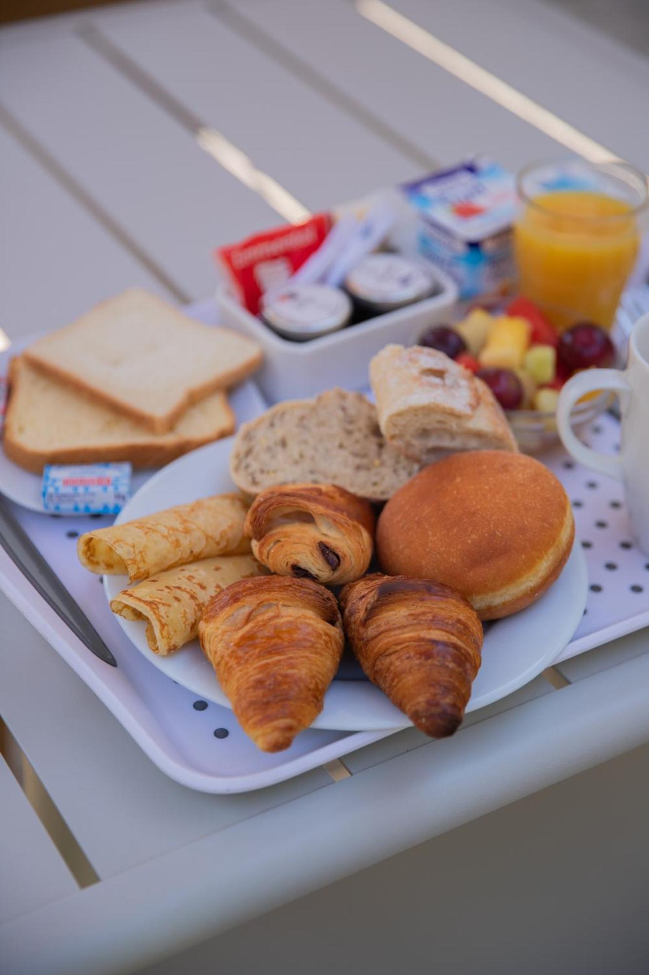 Kyriad Nîmes Ouest A9 Kültér fotó